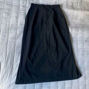 This is a size small Uniqlo mid length skirt.